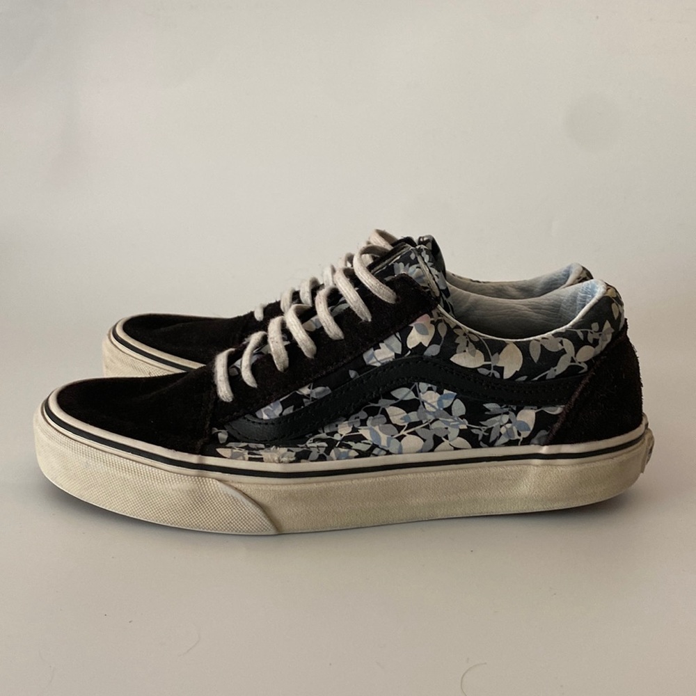 Vans lace up women’s size 7 sneakers